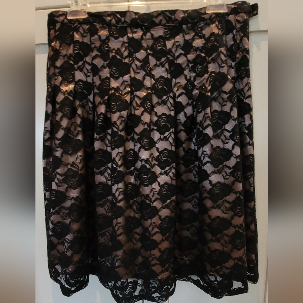 Skirt with black lace overlay